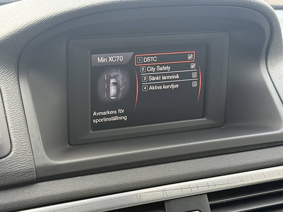 Volvo XC70 13 of 13