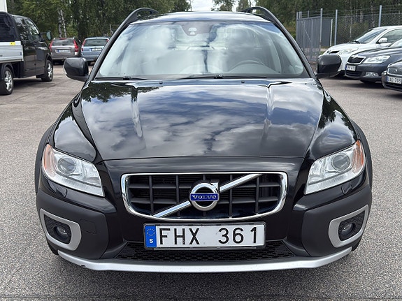 Volvo XC70 2 of 13