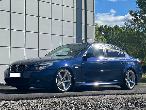 BMW 540i 3 of 5