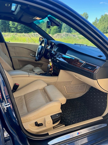 BMW 540i 10 of 10