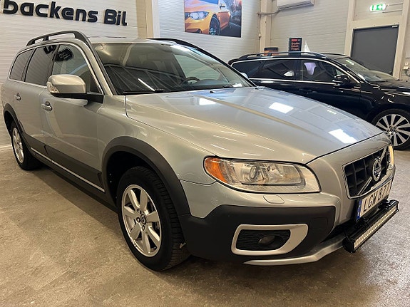 Volvo XC70 2 of 5