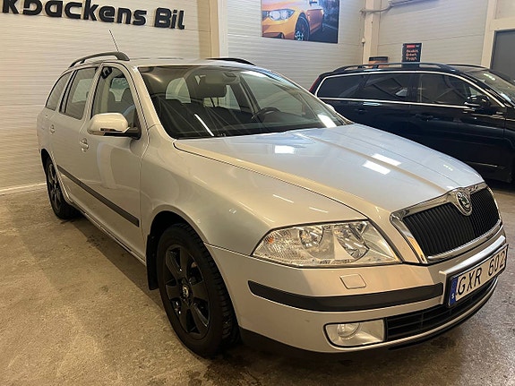 Skoda Octavia 2 of 5