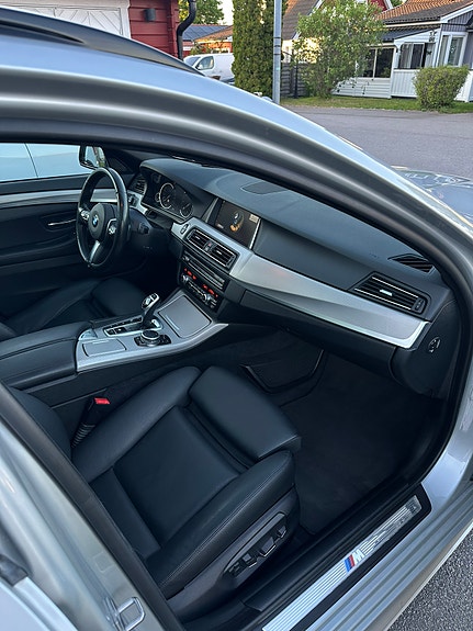 BMW 530d 4 of 5