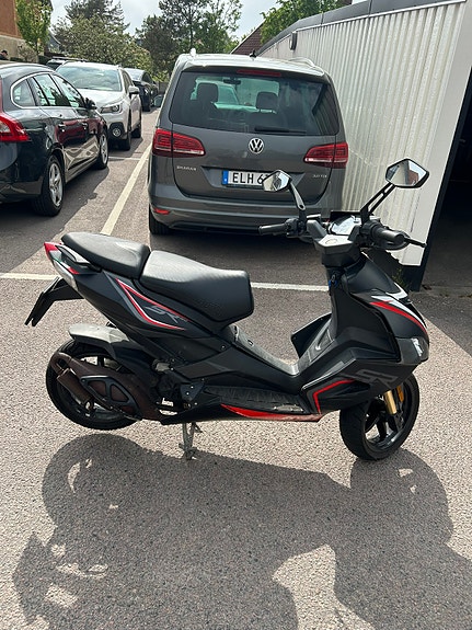 Aprilia 4 of 7