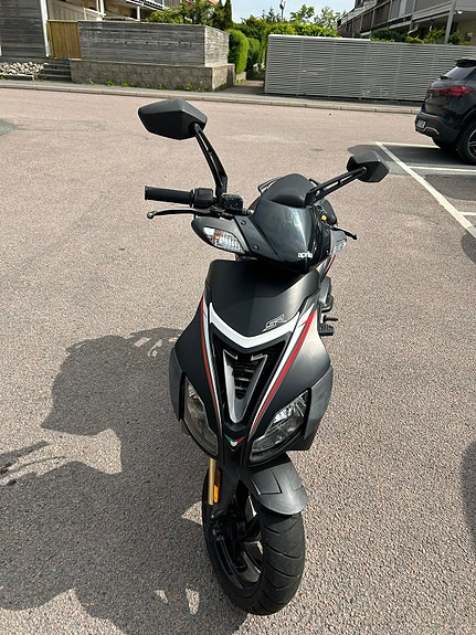 Aprilia 2 of 7