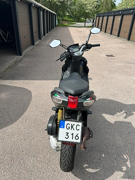Aprilia 3 of 7