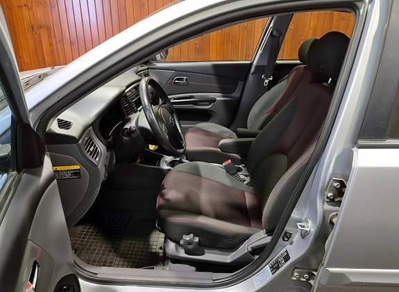 Kia Rio 7 of 20