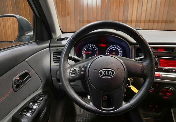 Kia Rio 10 of 20