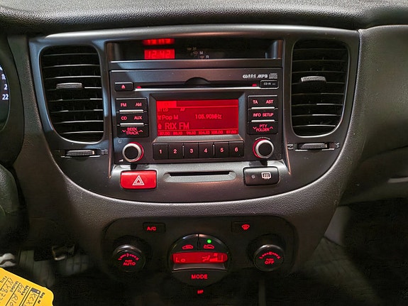 Kia Rio 11 of 20
