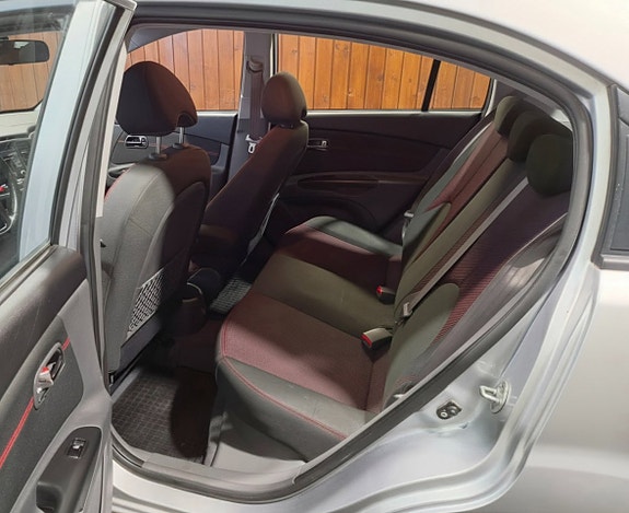 Kia Rio 8 of 20