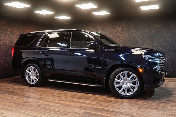 Chevrolet Tahoe 2 of 5