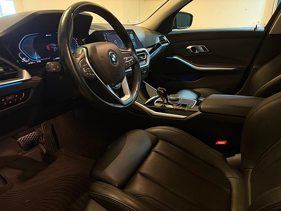 BMW 330e 5 of 5