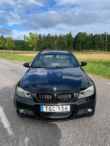 BMW 325d 3 of 5