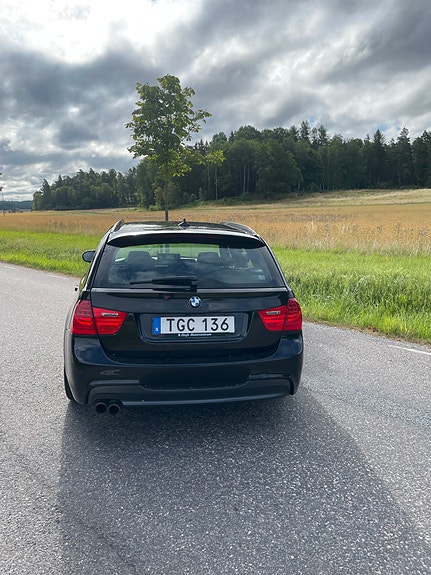 BMW 325d 4 of 5