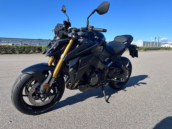 Suzuki GSX-S1000 3 of 5