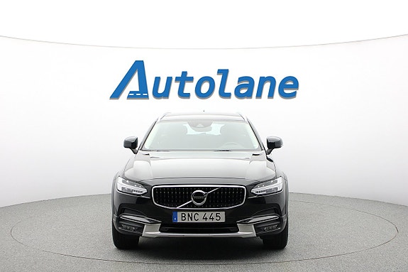 Volvo V90 Cross Country 9 of 30