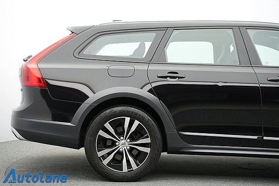 Volvo V90 Cross Country 12 of 30