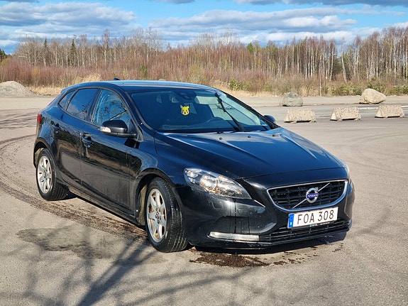 Volvo V40 3 of 5