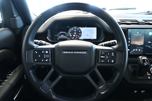 Land Rover Defender 90 17 of 27