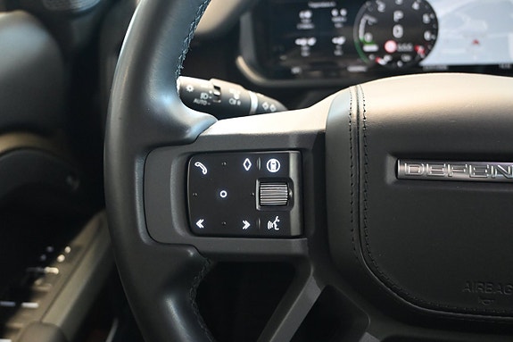 Land Rover Defender 90 18 of 27