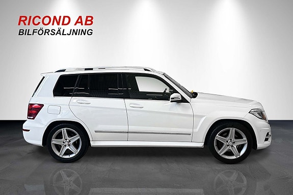 Mercedes-Benz GLK220 2 of 5
