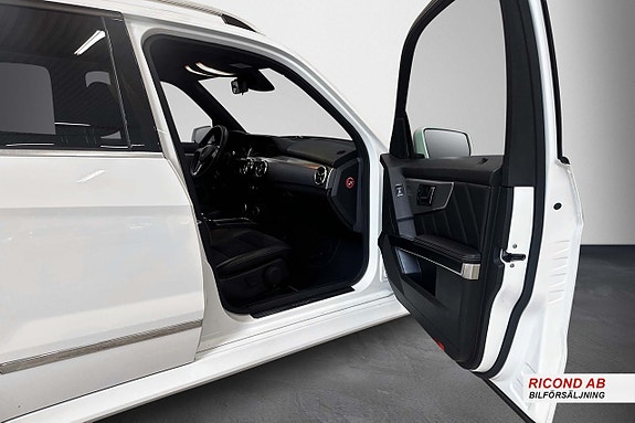 Mercedes-Benz GLK220 9 of 17