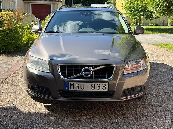 Volvo V70 4 of 5