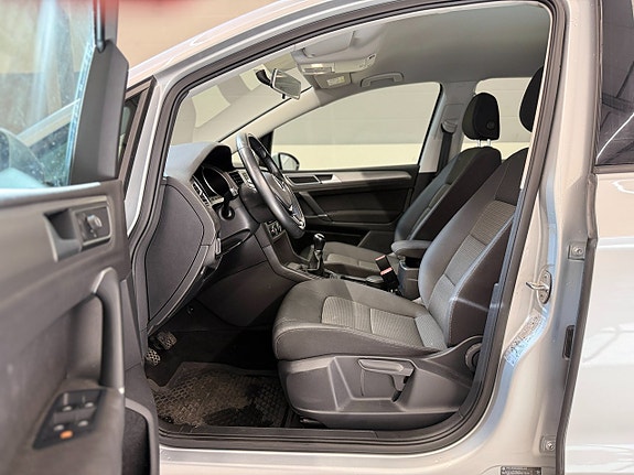 Volkswagen Golf Sportsvan 12 of 21
