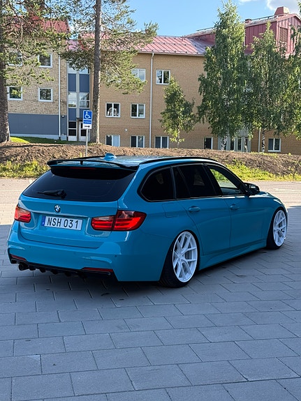 BMW 320d 3 of 5