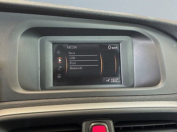 Volvo V40 15 of 21