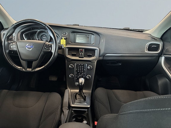 Volvo V40 8 of 21