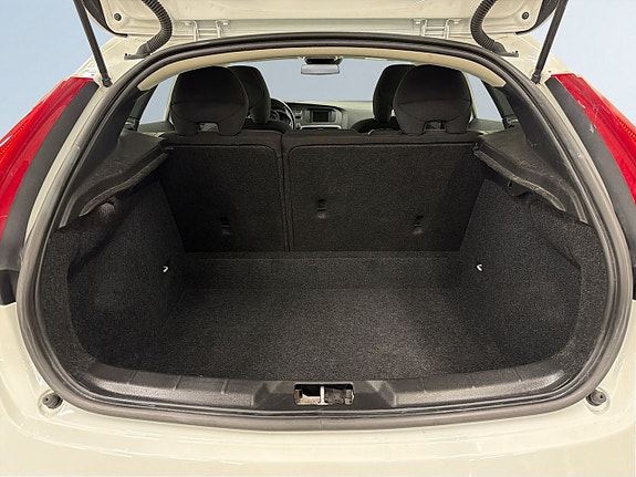 Volvo V40 12 of 21