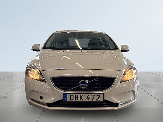Volvo V40 2 of 5
