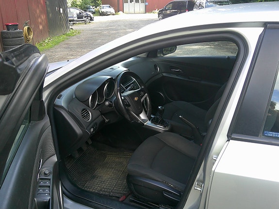 Chevrolet Cruze 3 of 3