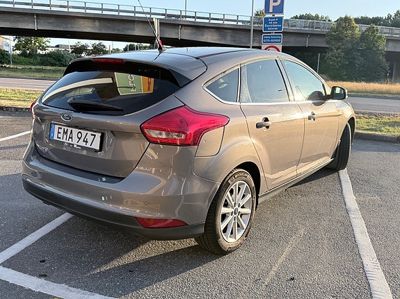 Ford Focus 2 of 5