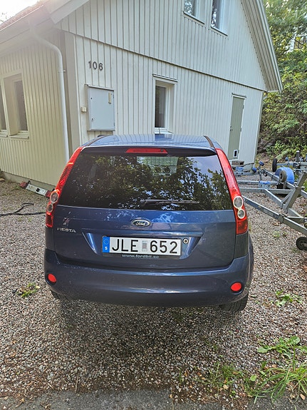 Ford Fiesta 4 of 5