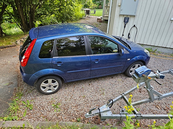 Ford Fiesta 2 of 5