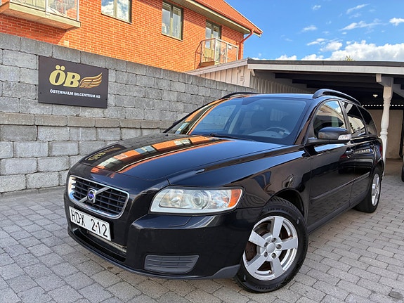 Volvo V50 2 of 19