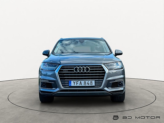 Audi Q7 4 of 5