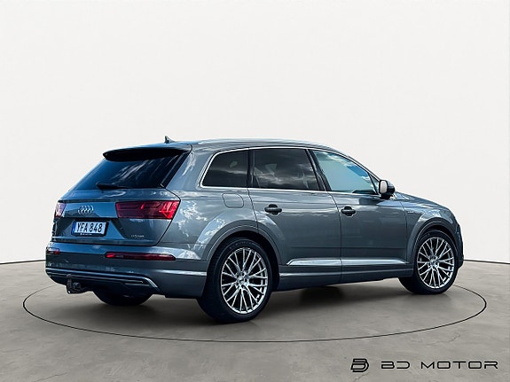 Audi Q7 3 of 5