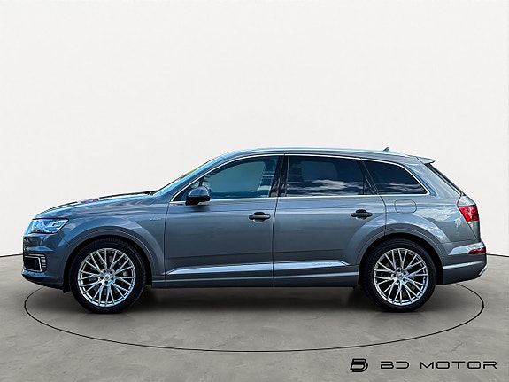 Audi Q7 2 of 5
