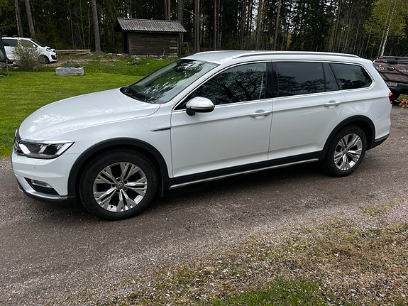 Volkswagen Passat Alltrack 12 of 20