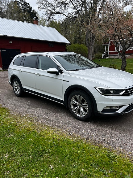 Volkswagen Passat Alltrack 3 of 20