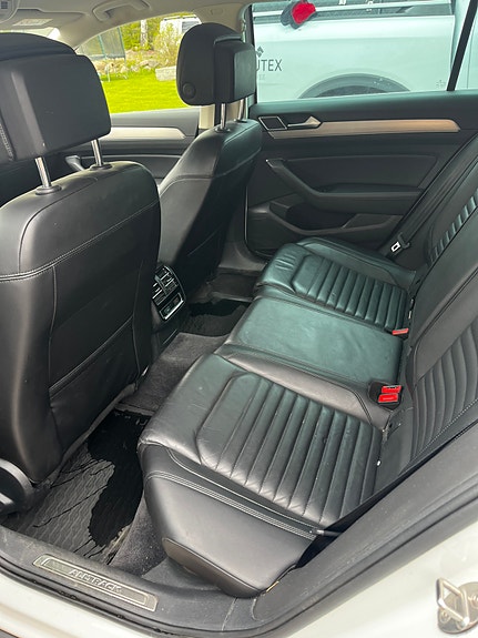 Volkswagen Passat Alltrack 18 of 20