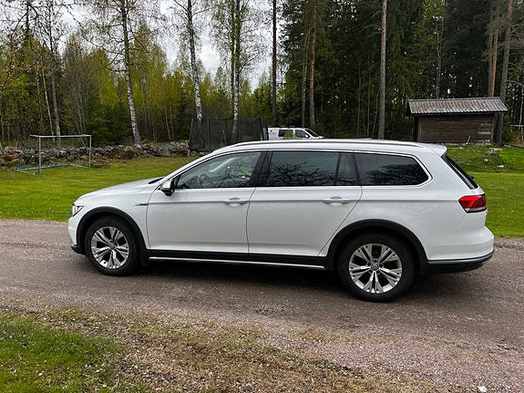 Volkswagen Passat Alltrack 8 of 20