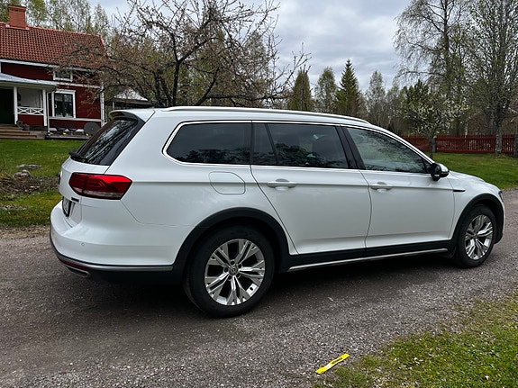 Volkswagen Passat Alltrack 10 of 20