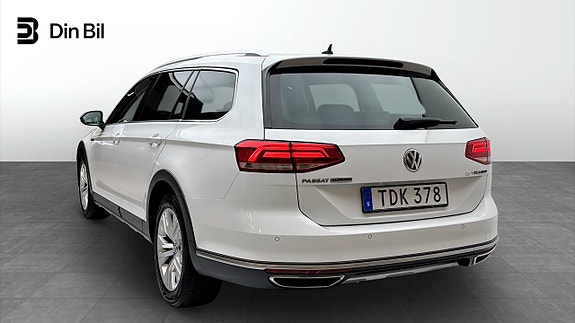 Volkswagen Passat Alltrack 3 of 5