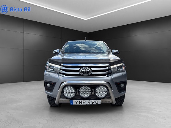 Toyota HiLux 8 of 23