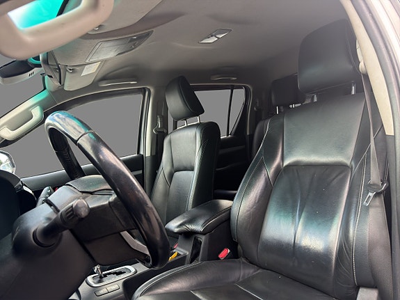 Toyota HiLux 19 of 23