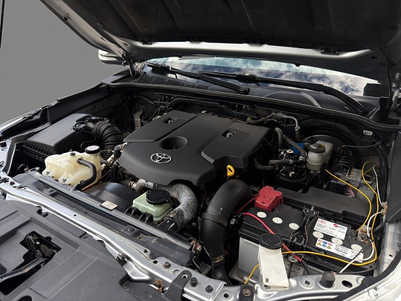 Toyota HiLux 23 of 23